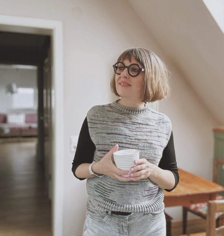 Zeitloser Zoora Slipover – von oben nach unten gestrickt, mit klassischem Schnitt