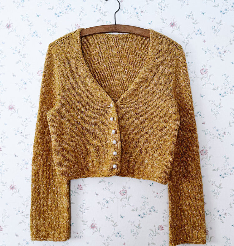 Uukii Cardigan von rosa p. – lässiger Sommer-Cardigan mit V-Ausschnitt und Perlmuttknöpfen