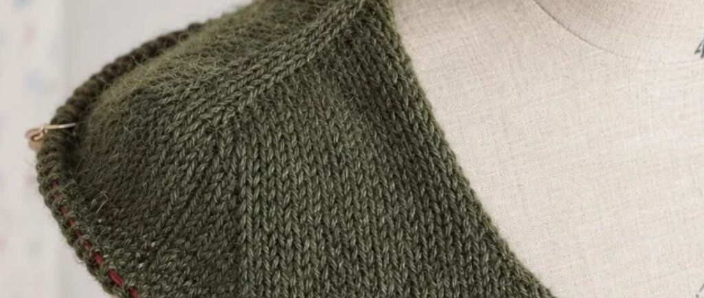 Contiguous-Methode stricken - Schulterdetail